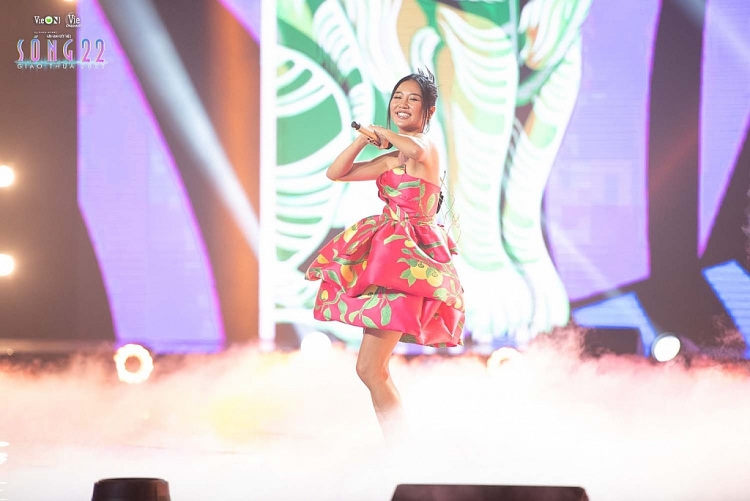 'Sóng 22': Hoa hậu Thùy Tiên làm vedette trên nền nhạc của loạt hit từ Văn Mai Hương và J Jade