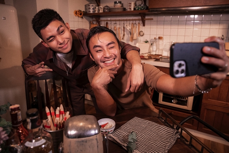 Jun Phạm và Gil Lê tâm tình cuối năm, hé lộ với Dustin chuyện tình một đêm