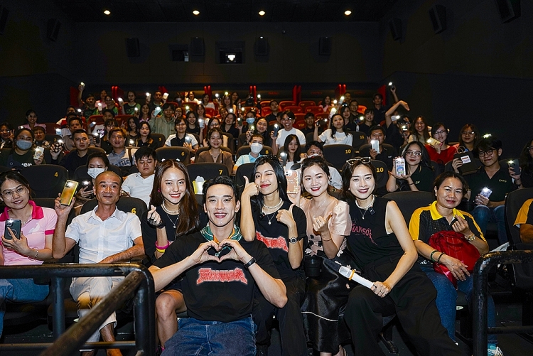Ngô Thanh Vân đưa 'Thanh Sói' quảng bá rộng rãi ở rạp chiếu Cần Thơ