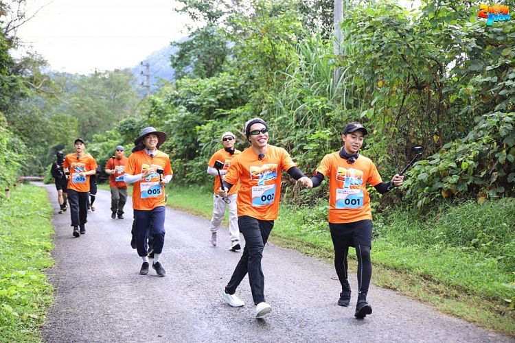 '2 ngày 1 đêm': Lê Dương Bảo Lâm ngã xuống suối ngất xỉu tại thử thách marathon