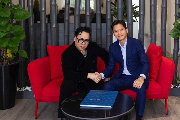 MC Tùng Leo ký kết hợp đồng với Bamboo Artists Agency