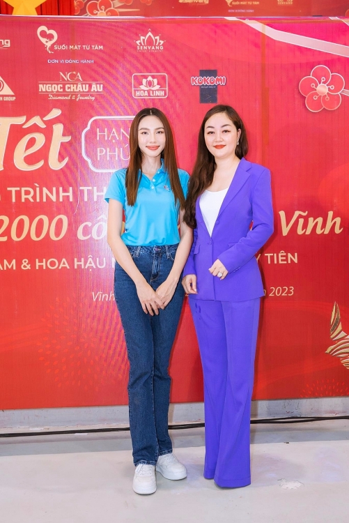 Hoa hậu Thùy Tiên và Thanh Nga rủ nhau làm từ thiện