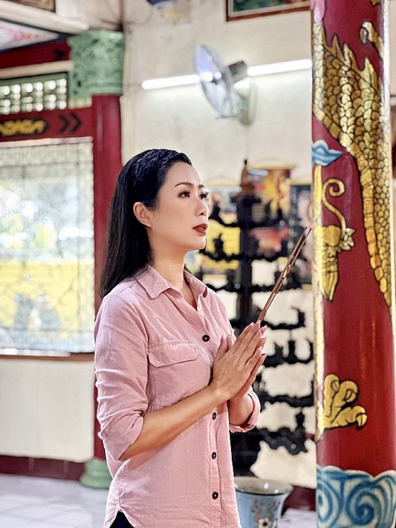 NSƯT Trịnh Kim Chi vận động đồng nghiệp tu sửa chùa Nghệ sĩ