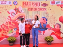 Hoa hậu H’Hen Niê, Á hậu Kim Duyên cùng 'Hạt gạo chia đôi' mang Tết ấm đến cộng đồng sống chung HIV/AIDS