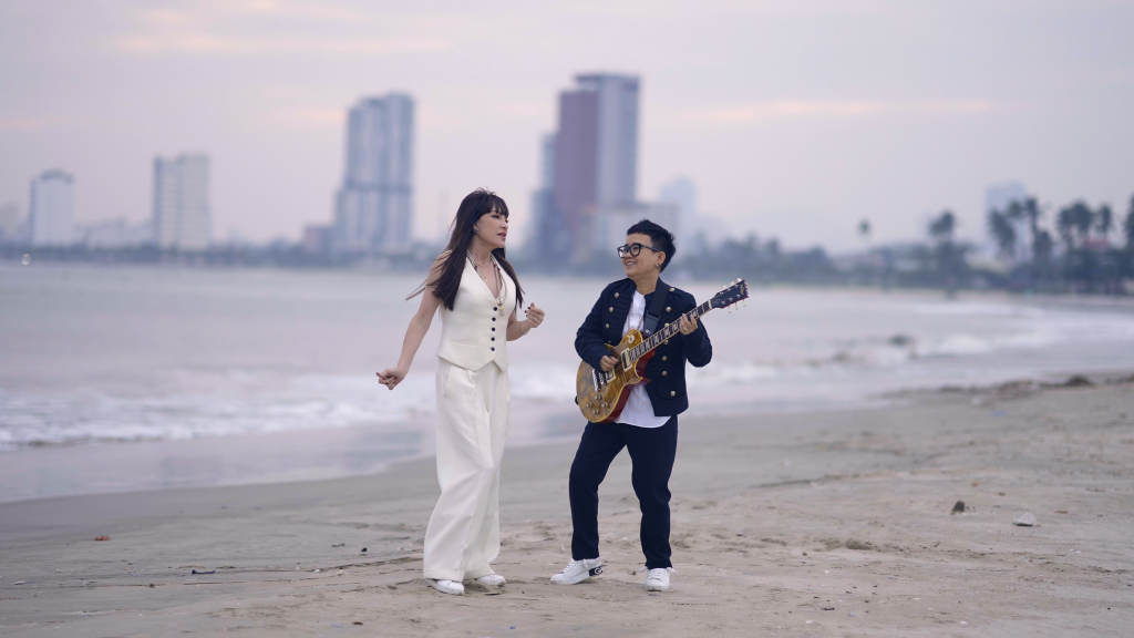 Ca sĩ Thanh Hà quay 5 video Tết nhân dịp đưa nhạc sĩ Phương Uyên về quê gặp mẹ