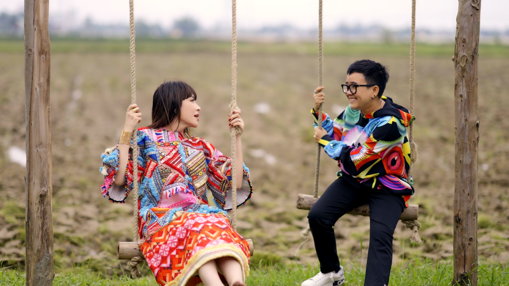 Ca sĩ Thanh Hà quay 5 video Tết nhân dịp đưa nhạc sĩ Phương Uyên về quê gặp mẹ