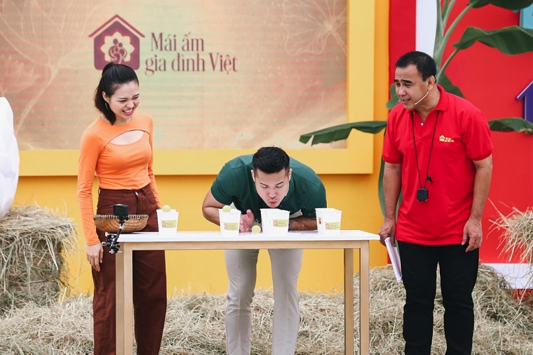 MC Quyền Linh nhận giải Nghệ sĩ vì cộng đồng năm 2022