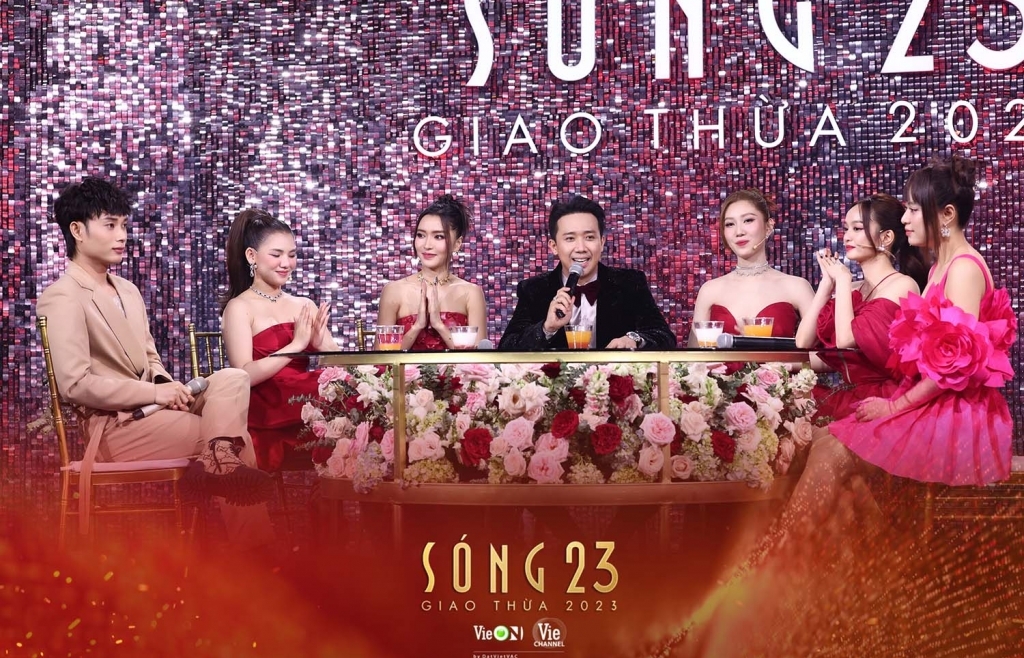 'Sóng 23': Trúc Nhân, Hoàng Thùy Linh share bí kíp 'oanh tạc' thị trường âm nhạc với hàng loạt bản hit