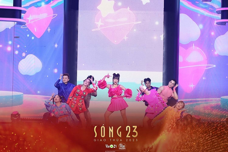 'Sóng 23': Trúc Nhân, Hoàng Thùy Linh share bí kíp 'oanh tạc' thị trường âm nhạc với hàng loạt bản hit