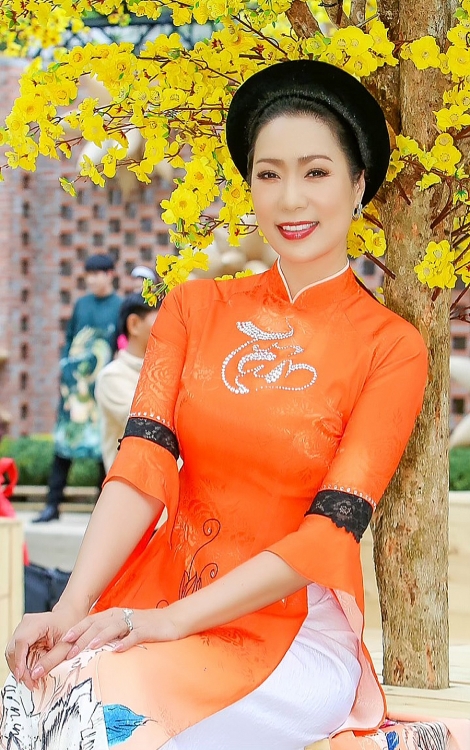 Á hậu Trịnh Kim Chi chúc khán giả đầu năm với bộ ảnh đón xuân