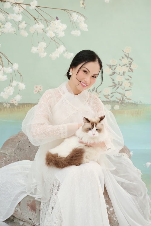 Ca sĩ Hà Phương hóa 'thần tiên tỉ tỉ' trong bộ ảnh đầu năm