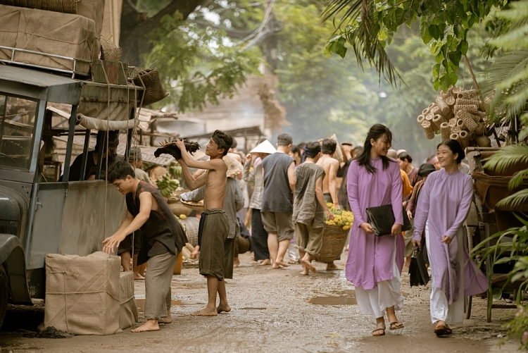 'Chị chị em em 2': May 1.000 bộ trang phục cho 1.000 diễn viên quần chúng, chi khủng để tái hiện Sài Gòn 100 năm trước