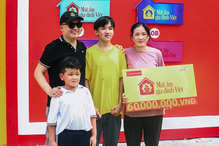 'Mái ấm gia đình Việt': 32 nghệ sĩ Việt đồng lòng mang về hơn 1,5 tỷ đồng giúp các em nhỏ mồ côi sau đại dịch