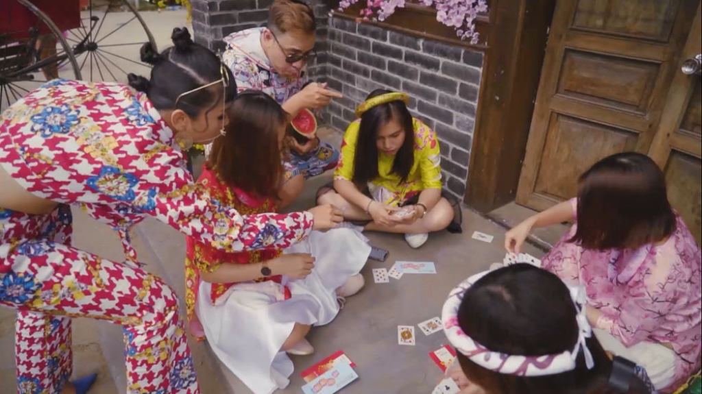 truong thao nhi tung mv tet con o do hong ta mang dam khong khi tet