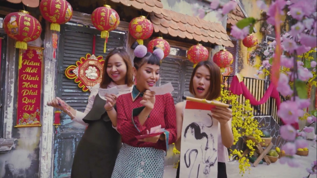 truong thao nhi tung mv tet con o do hong ta mang dam khong khi tet