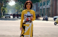 Hồ Lệ Thu duyên dáng khoe áo dài Sài Gòn xưa và chuột vàng
