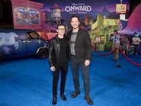 Tom Holland và Chris Pratt đùa giỡn không ngừng trong clip hậu trường lồng tiếng 'Truy tìm phép thuật'