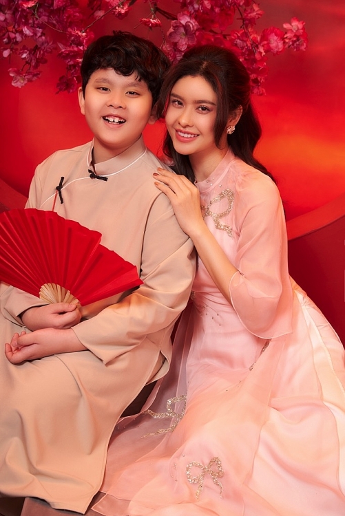 Trương Quỳnh Anh đằm thắm, mặn mà trong bộ ảnh đón Tết cùng con trai 9 tuổi