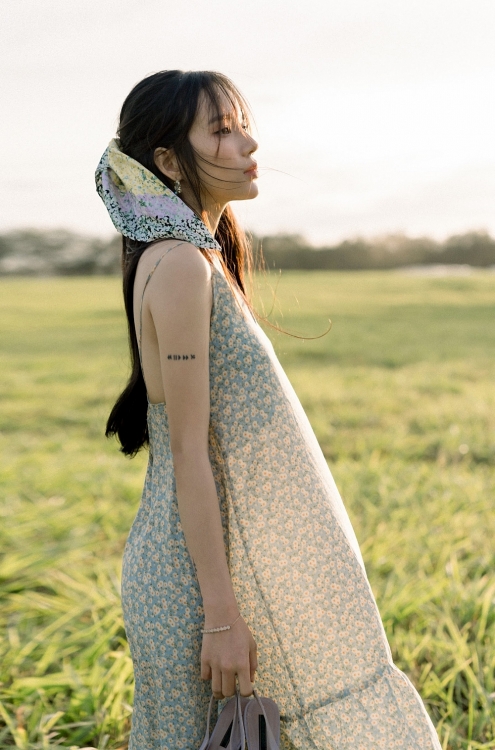 LyLy hát về người con gái khi yêu da diết