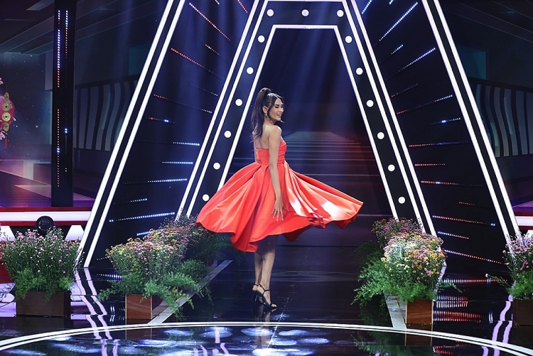 Dàn Hoa hậu, người mẫu 'đổ bộ' sân khấu Tết của 'Siêu bất ngờ'