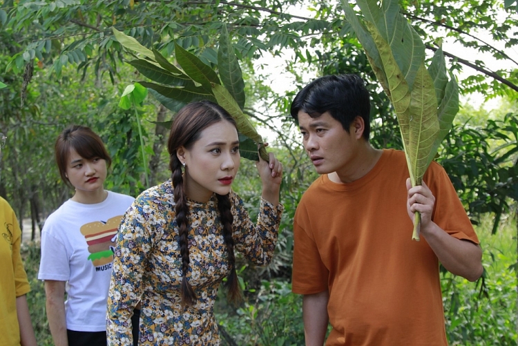 'Về nhà ăn Tết' tập 5: Hồ Bích Trâm, Khương Dừa nối gót nghệ sĩ Thanh Hằng gia nhập hội mê tín dị đoan