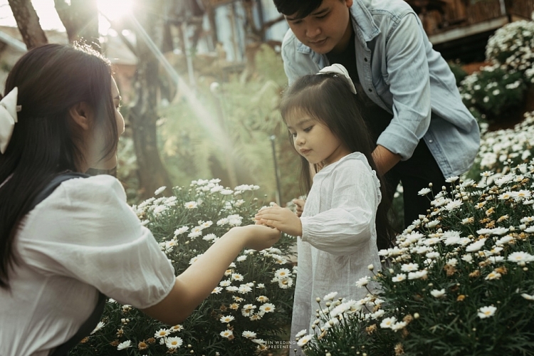 Vợ chồng đạo diễn Võ Thanh Hòa và khoảnh khắc hạnh phúc 3 năm ngày cưới