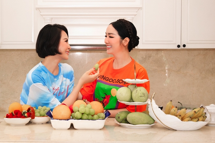 MC Thanh Mai tự cách ly 1 tháng mới gặp bạn bè sau 1 năm xa cách vì Covid