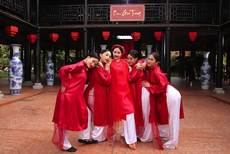 Jang Mi thoát mác 'ca sĩ hát cover' với MV 'Nhớ thương làm chi'