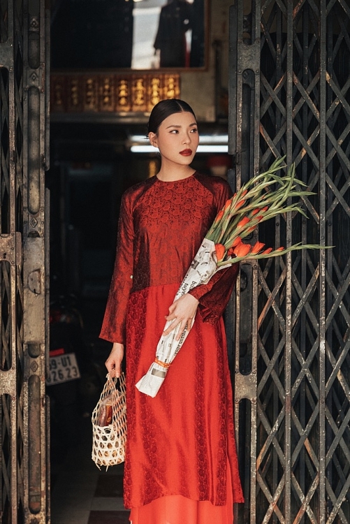 Thúy Diễm xuống phố du xuân với phong cách Sài Gòn xưa