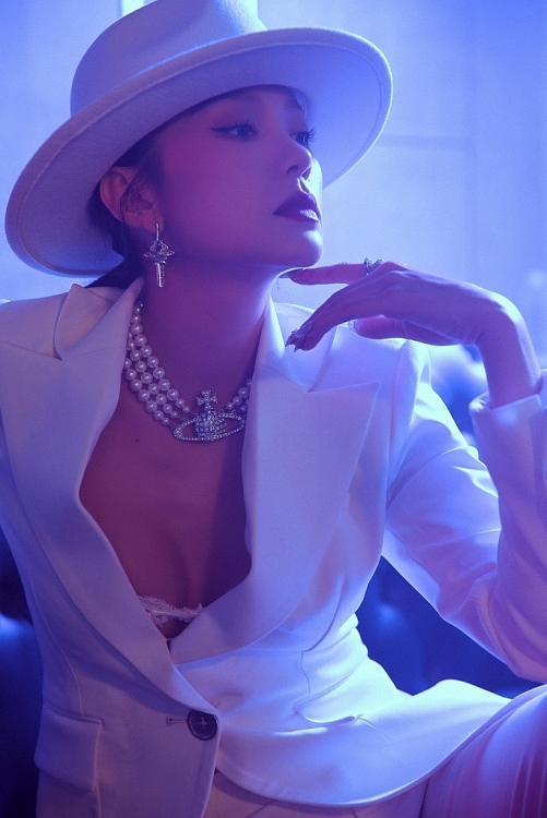 Minh Hằng sexy khó cưỡng trong MV 'Bắt cá không anh'