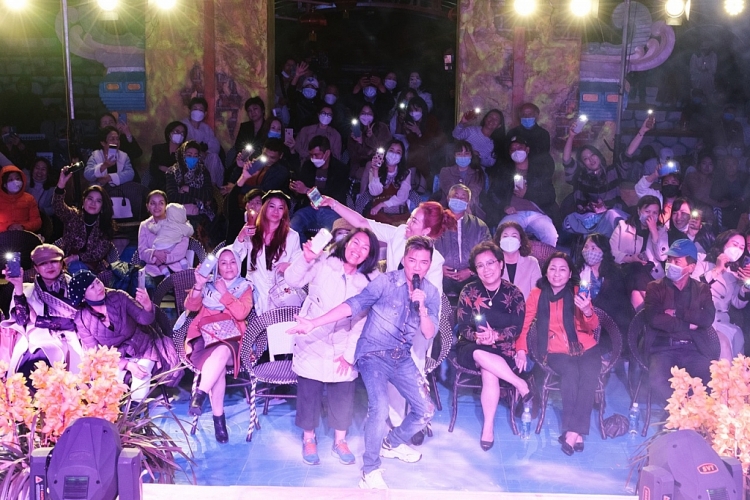 Hơn 1.000 khán giả tham dự đêm nhạc của Đàm Vĩnh Hưng tại Đà Lạt