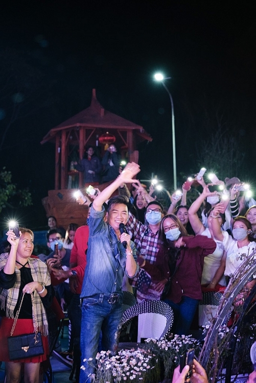 Hơn 1.000 khán giả tham dự đêm nhạc của Đàm Vĩnh Hưng tại Đà Lạt