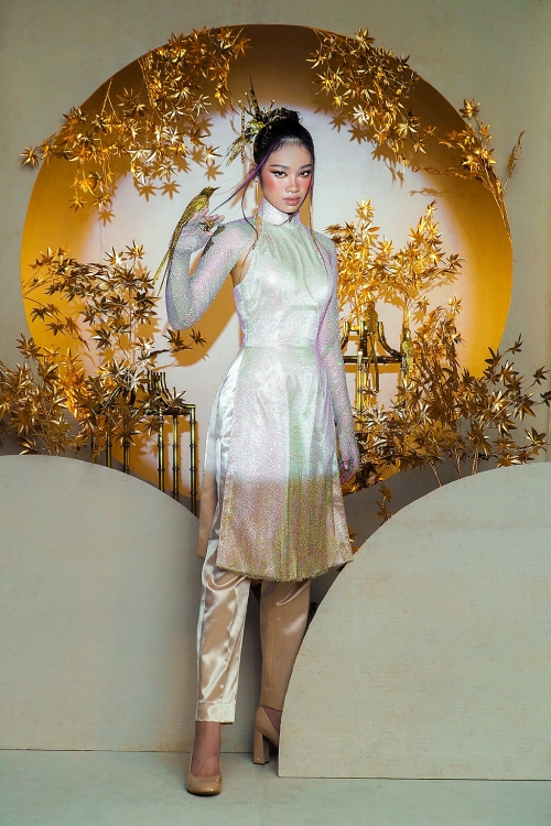 Mẫu nhí Bảo Hà 'mở hàng' làng thời trang hậu Tết với áo dài cách tân của Chung Thanh Phong