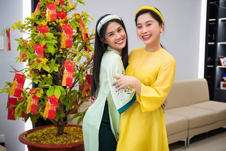 Dàn sao 'Tình thắm duyên xuân' hội ngộ tưng bừng tại tiệc tân niên nhà Việt Hương