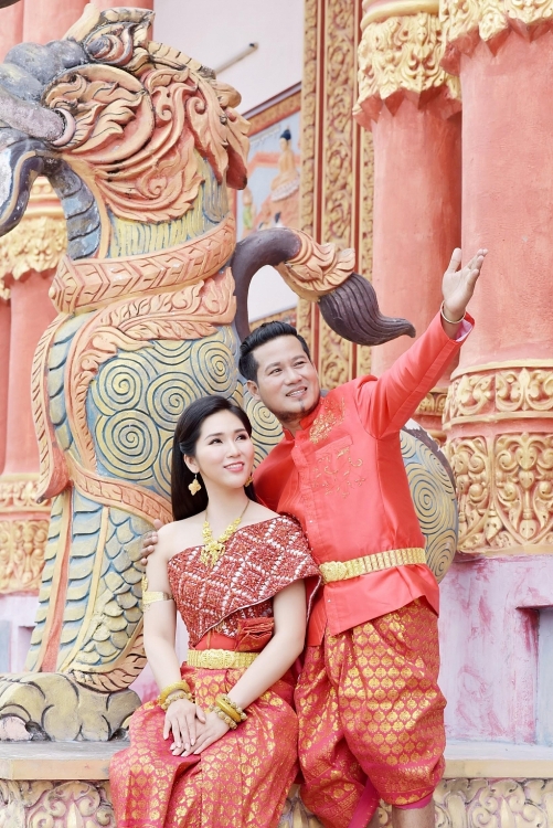 Như Huỳnh duyên dáng trong trang phục truyền thống Khmer