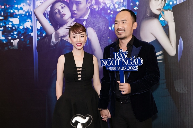 Thu Trang - Tiến Luật tay trong tay đi ủng hộ phim của Minh Hằng - Diệu Nhi