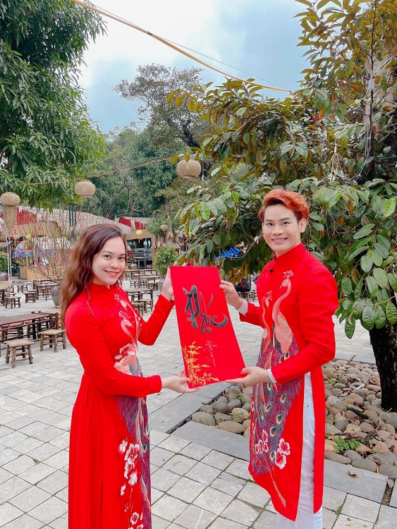 MC Hồng Phúc đưa vợ đi khắp Việt Nam hậu giãn cách xã hội