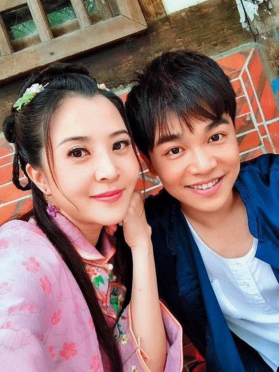 'Nhân gian huyền ảo tân truyện': Nơi se duyên cho mối tình 'chị em' Lý Lượng Cần và Trương Phong Kỳ