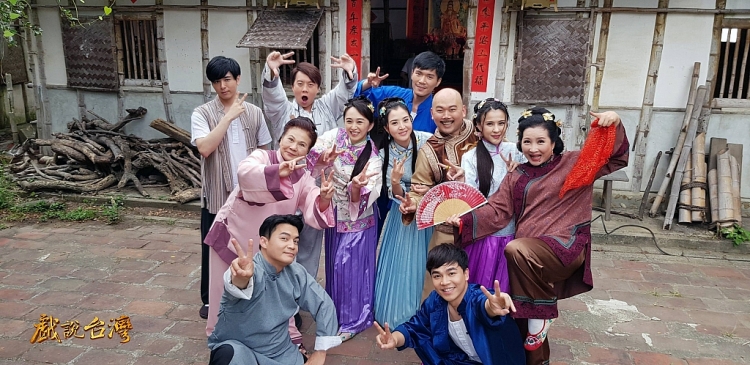 'Nhân gian huyền ảo tân truyện': Nơi se duyên cho mối tình 'chị em' Lý Lượng Cần và Trương Phong Kỳ