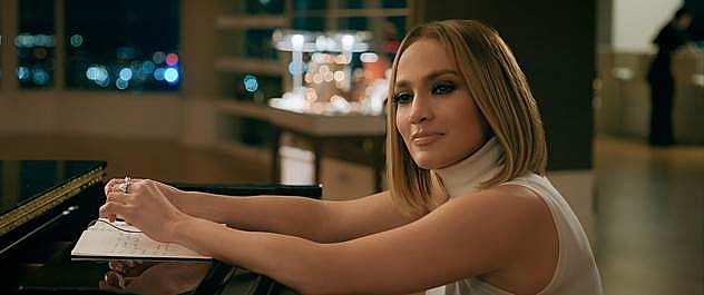 Jennifer Lopez gây ấn tượng mạnh với bài hát chủ đề 'Marry me' sau 25 năm quay trở lại ca hát trên màn ảnh rộng