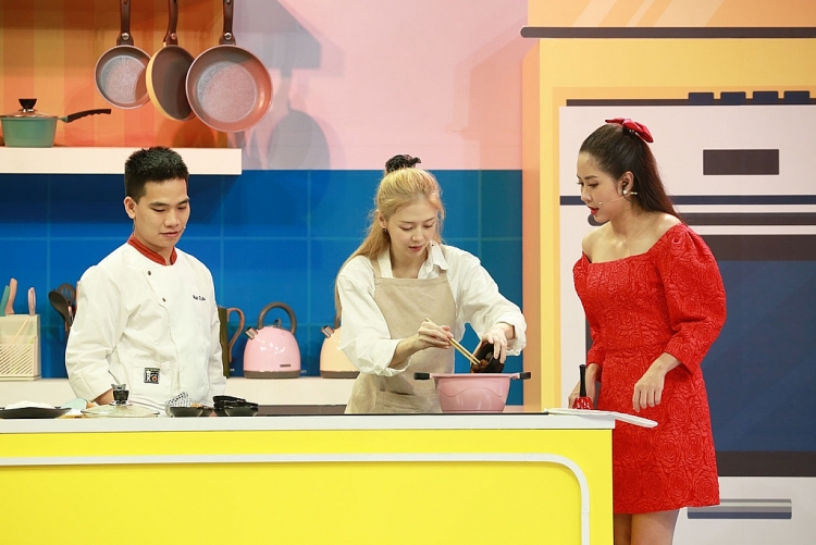 Bi Max liên tục 'ức hiếp' Liz Kim Cương tại gian bếp của 'Thách sao nấu được'