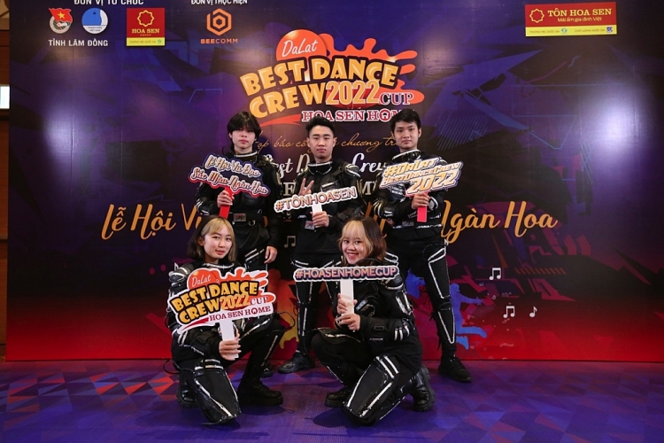 Việt Max, Quang Đăng, Huỳnh Mến, MC Buck ngồi 'ghế nóng' Lễ hội vũ đạo ngoài trời lớn nhất 2022