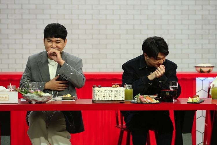 'Quán ăn hạnh phúc': 'Thánh review' mới nổi Ngô Đình Nam khiến Quốc Khánh, Chen Ru Lu cười 'ná thở' với 1001 kiểu review đồ ăn