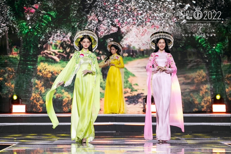NTK Ngô Nhật Huy mang BST 'Xuân Tây Bắc' đến chung kết 'Miss Xuân 2023' giữa trời Âu