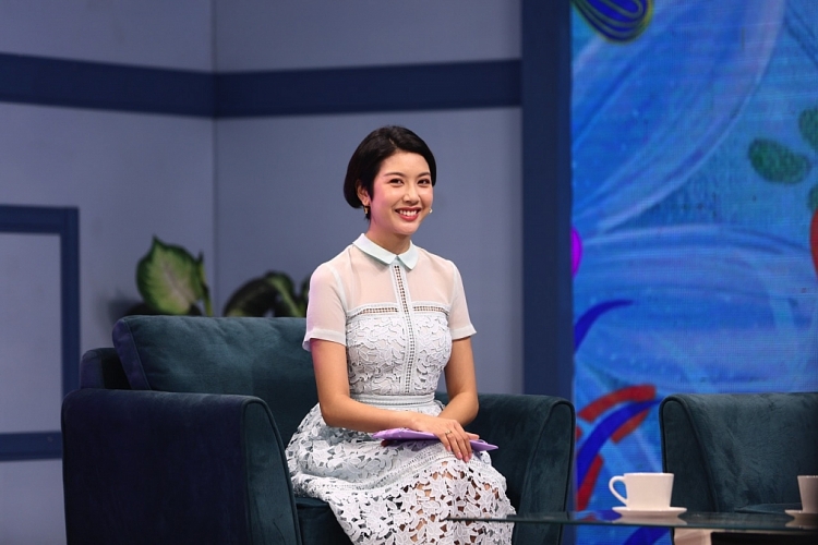 Ca sĩ Thúy Uyên tiết lộ áp lực sau khi kết hôn với chồng Tây kém 13 tuổi