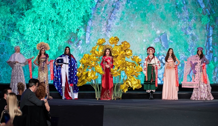 Hoàng Thanh Nga - Người đẹp đến từ Việt Nam xuất sắc đoạt giải Á hậu 1 'Mrs Universe 2022' tại Sofia