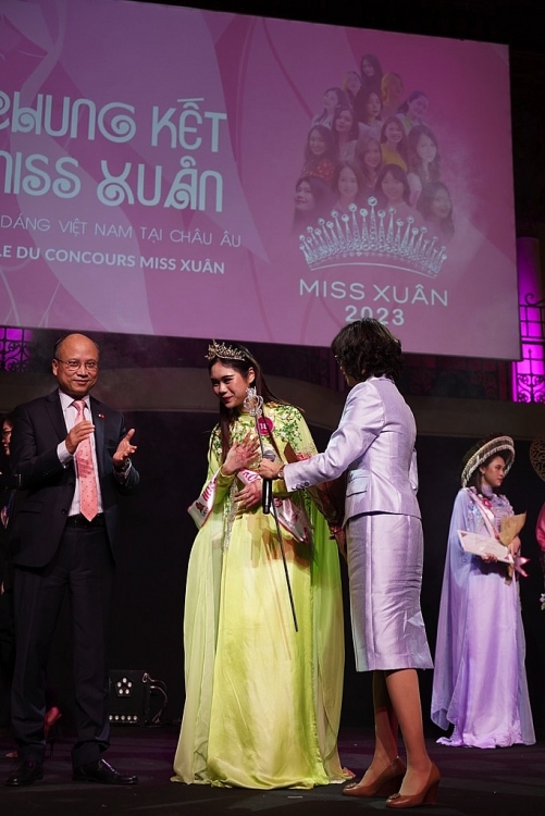 Á khôi  Lê Vũ Thục Anh đăng quang 'Miss Xuân 2023' tại châu Âu
