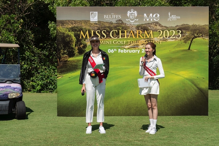 Thí sinh 'Miss Charm' khoe dáng gợi cảm trên sân golf, thích thú khi thi Hoa hậu như... đi nghỉ dưỡng