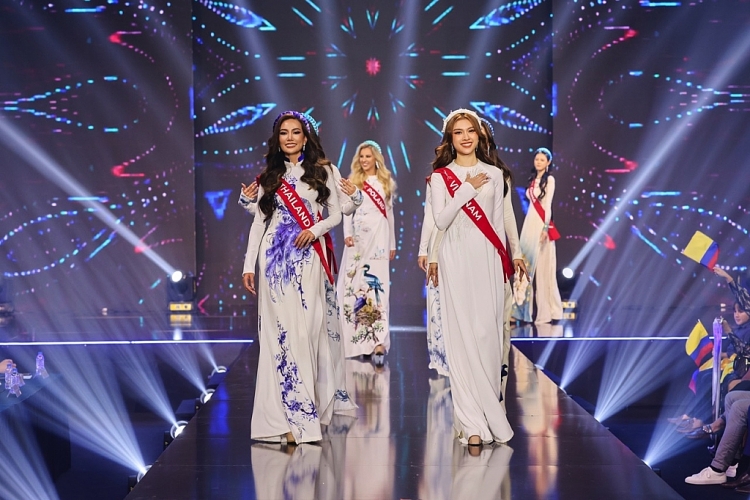 Choáng ngợp trước loạt trang phục dân tộc 'càn quét' sân khấu bán kết 'Miss Charm 2023'