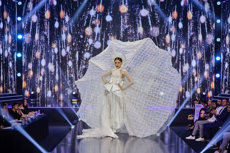 Choáng ngợp trước loạt trang phục dân tộc 'càn quét' sân khấu bán kết 'Miss Charm 2023'